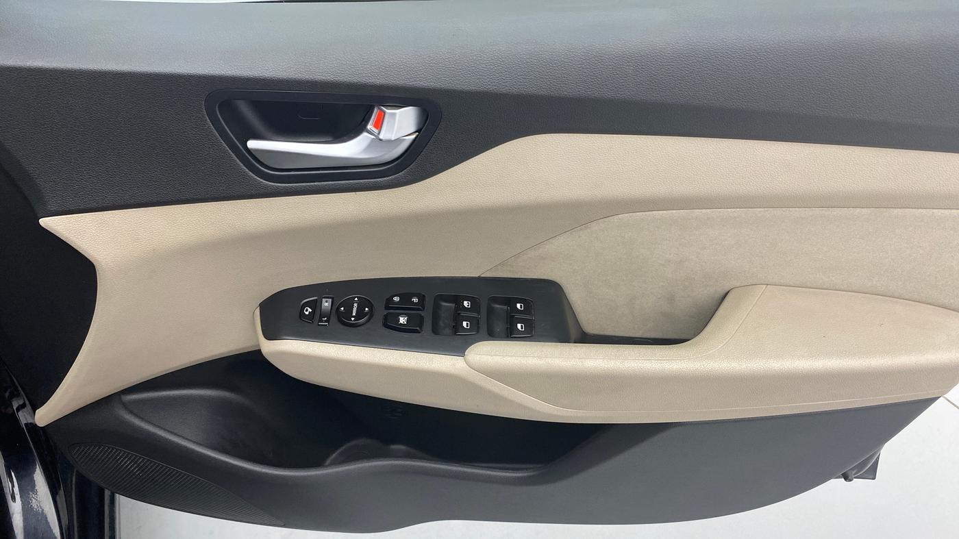 2018 Hyundai Verna 1.6 CRDI SX + AT, Diesel, Automatic, 34,484 km, Driver Side Door Panels Control