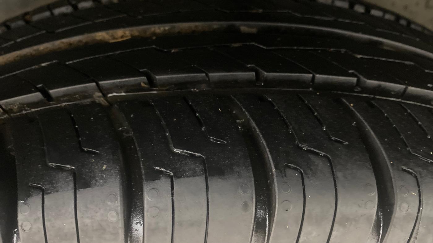 2015 Volkswagen Polo COMFORTLINE 1.2L, Petrol, Manual, 67,232 km, Left Rear Tyre Tread