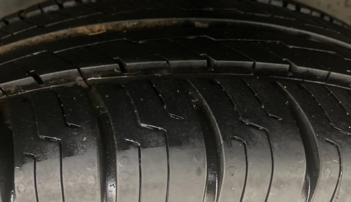 2015 Volkswagen Polo COMFORTLINE 1.2L, Petrol, Manual, 67,232 km, Left Rear Tyre Tread