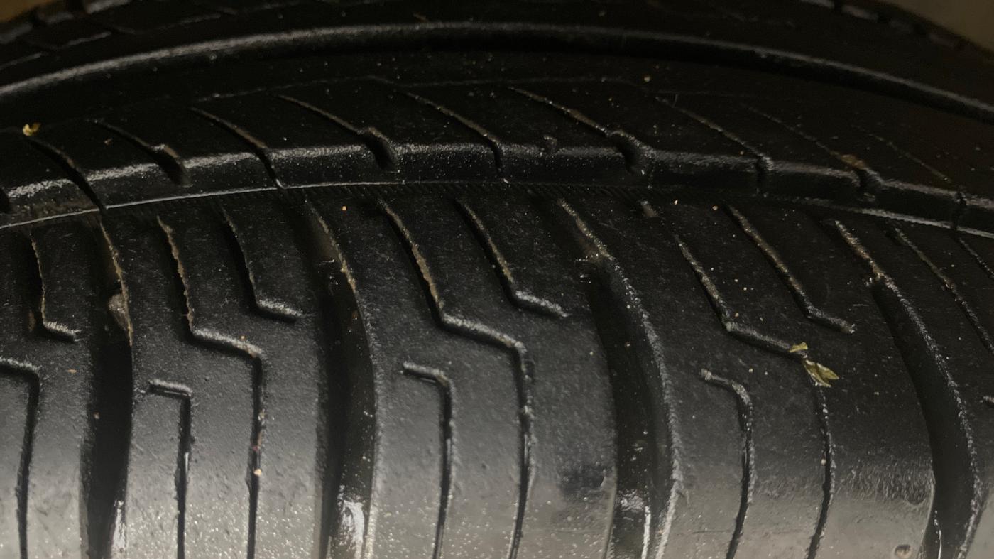 2015 Volkswagen Polo COMFORTLINE 1.2L, Petrol, Manual, 67,232 km, Right Front Tyre Tread