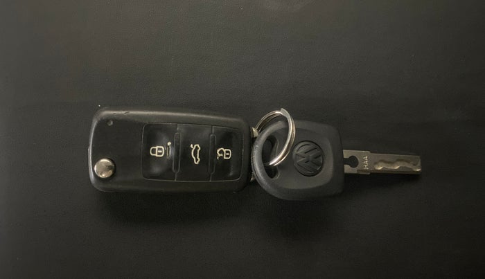 2015 Volkswagen Polo COMFORTLINE 1.2L, Petrol, Manual, 67,232 km, Key Close Up