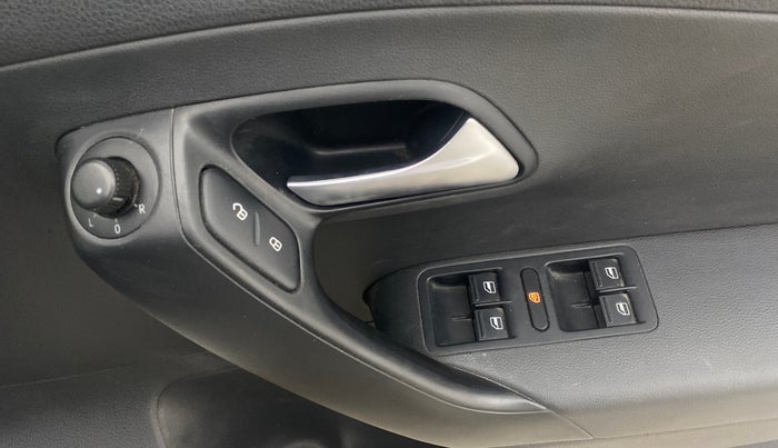 2015 Volkswagen Polo COMFORTLINE 1.2L, Petrol, Manual, 67,232 km, Driver Side Door Panels Control