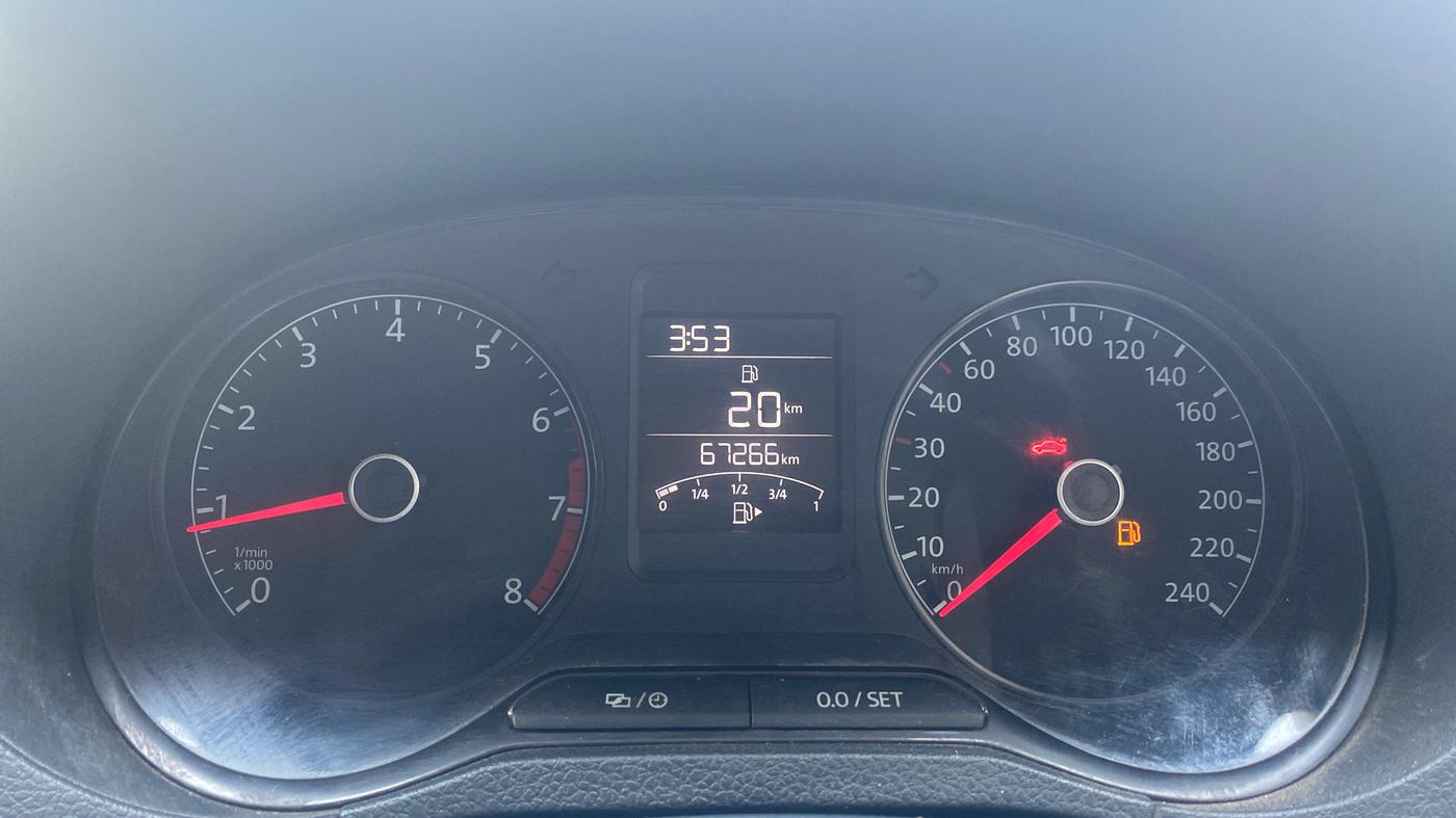 2015 Volkswagen Polo COMFORTLINE 1.2L, Petrol, Manual, 67,232 km, Odometer Image