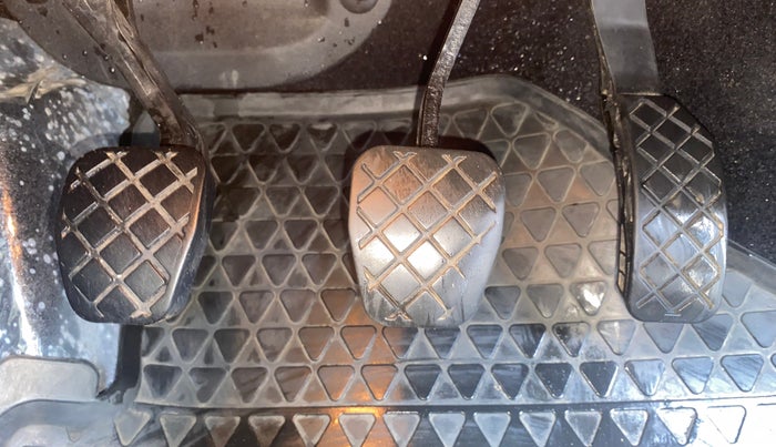 2015 Volkswagen Polo COMFORTLINE 1.2L, Petrol, Manual, 67,232 km, Pedals