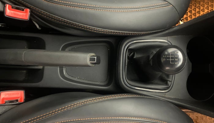 2015 Volkswagen Polo COMFORTLINE 1.2L, Petrol, Manual, 67,232 km, Gear Lever