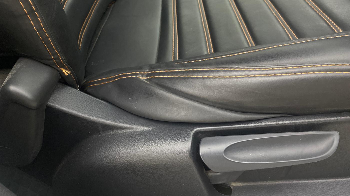 2015 Volkswagen Polo COMFORTLINE 1.2L, Petrol, Manual, 67,232 km, Driver Side Adjustment Panel
