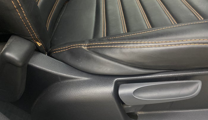 2015 Volkswagen Polo COMFORTLINE 1.2L, Petrol, Manual, 67,232 km, Driver Side Adjustment Panel