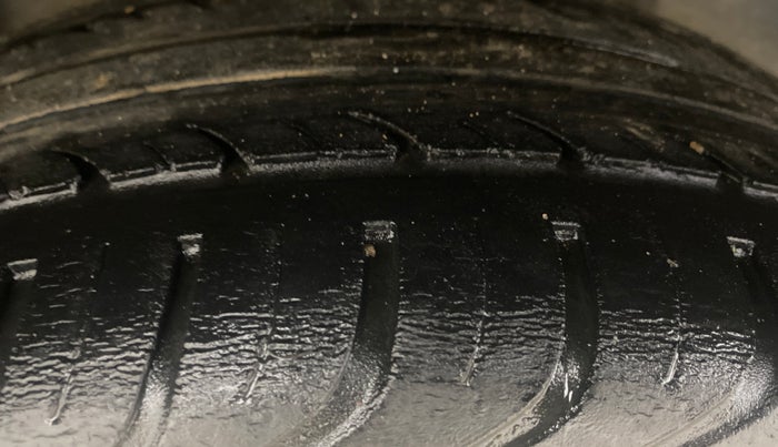 2015 Volkswagen Polo COMFORTLINE 1.2L, Petrol, Manual, 67,232 km, Right Rear Tyre Tread