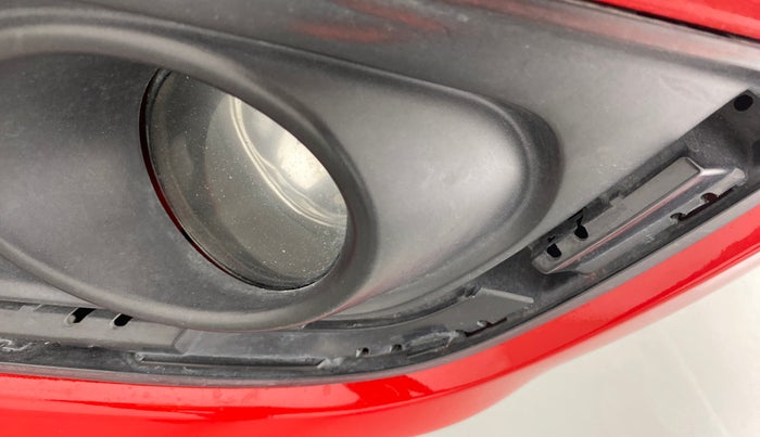2017 Maruti Swift VXI D, Petrol, Manual, 54,038 km, Left fog light cover - Minor damage