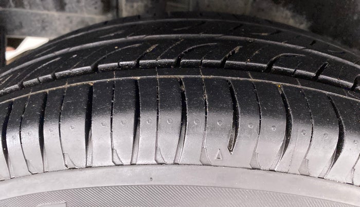 2017 Maruti Swift VXI D, Petrol, Manual, 54,038 km, Right Rear Tyre Tread