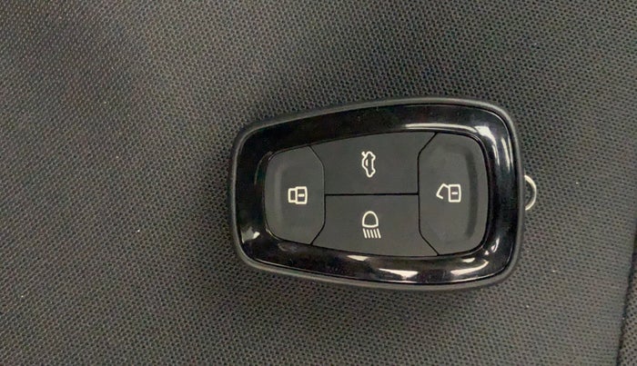 2023 Tata NEXON CREATIVE+ SUNROOF AMT 1.2 PETROL, Petrol, Automatic, 33,371 km, Key Close Up