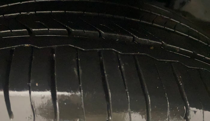 2023 Tata NEXON CREATIVE+ SUNROOF AMT 1.2 PETROL, Petrol, Automatic, 33,371 km, Right Front Tyre Tread