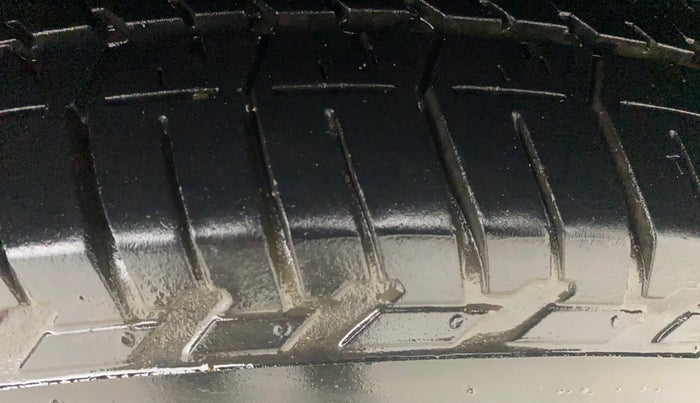 2016 Mahindra XUV500 W10 AT, Diesel, Automatic, 89,467 km, Left Rear Tyre Tread