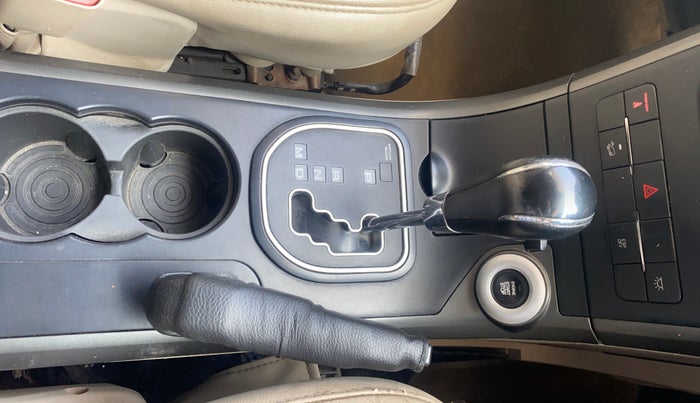 2016 Mahindra XUV500 W10 AT, Diesel, Automatic, 89,467 km, Gear Lever