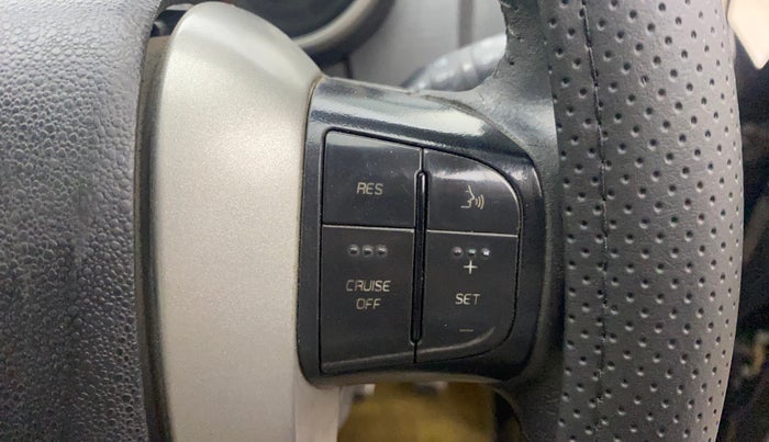 2016 Mahindra XUV500 W10 AT, Diesel, Automatic, 89,467 km, Adaptive Cruise Control