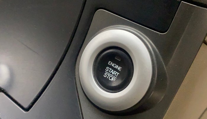 2016 Mahindra XUV500 W10 AT, Diesel, Automatic, 89,467 km, Keyless Start/ Stop Button