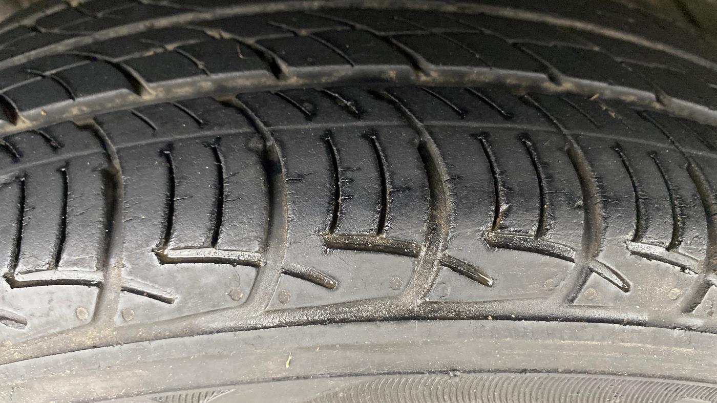 2018 Mahindra KUV 100 NXT K8 P 6 STR, Petrol, Manual, 13,934 km, Right Rear Tyre Tread