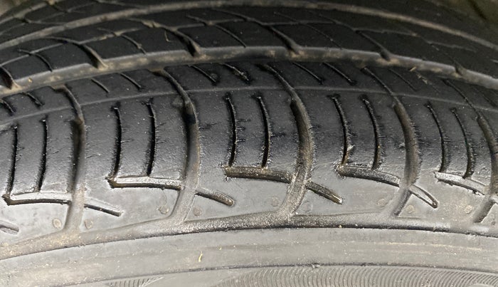 2018 Mahindra KUV 100 NXT K8 P 6 STR, Petrol, Manual, 13,934 km, Right Rear Tyre Tread