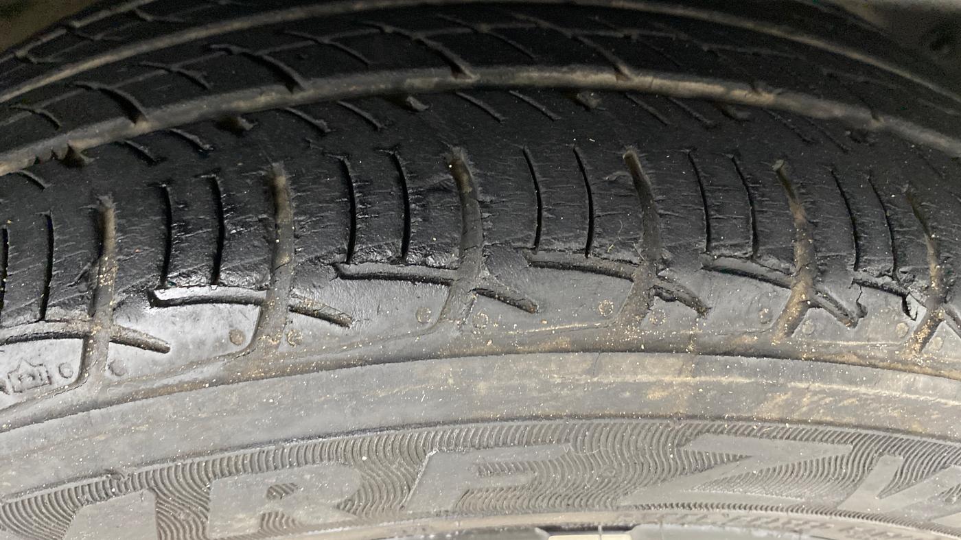 2018 Mahindra KUV 100 NXT K8 P 6 STR, Petrol, Manual, 13,934 km, Right Front Tyre Tread