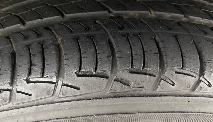 2018 Mahindra KUV 100 NXT K8 P 6 STR, Petrol, Manual, 13,934 km, Left Rear Tyre Tread