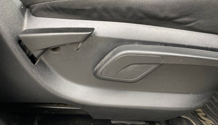 2018 Mahindra KUV 100 NXT K8 P 6 STR, Petrol, Manual, 13,934 km, Driver Side Adjustment Panel