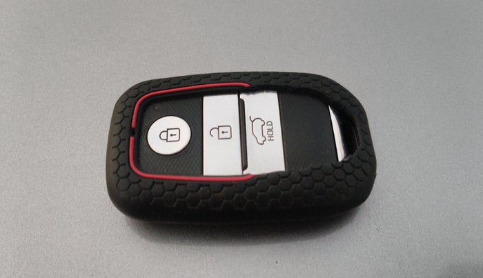 2019 KIA SELTOS HTK PLUS 1.5, Petrol, Manual, 1,48,858 km, Key Close Up