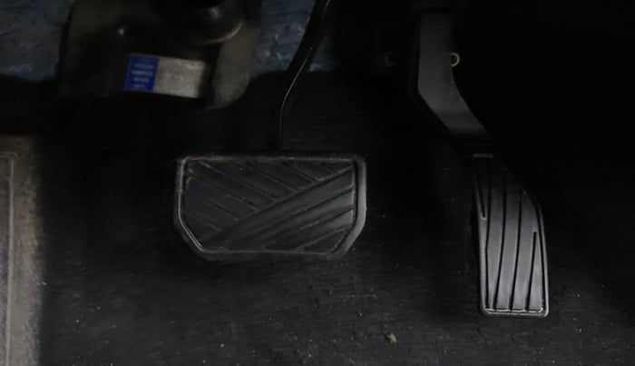 2020 Maruti S Cross ALPHA AT SMART HYBRID, Petrol, Automatic, 17,405 km, Pedals