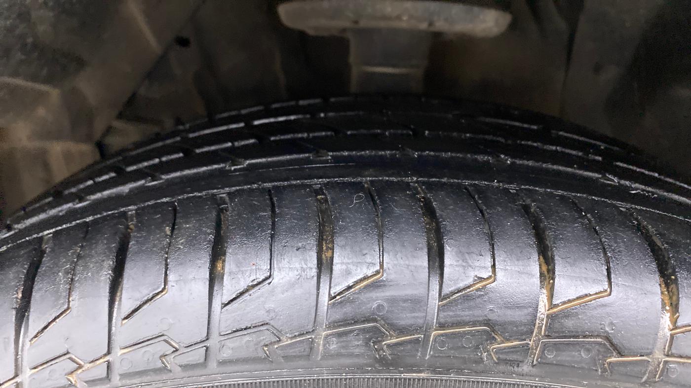 2020 Maruti S Cross ALPHA AT SMART HYBRID, Petrol, Automatic, 17,405 km, Left Front Tyre Tread