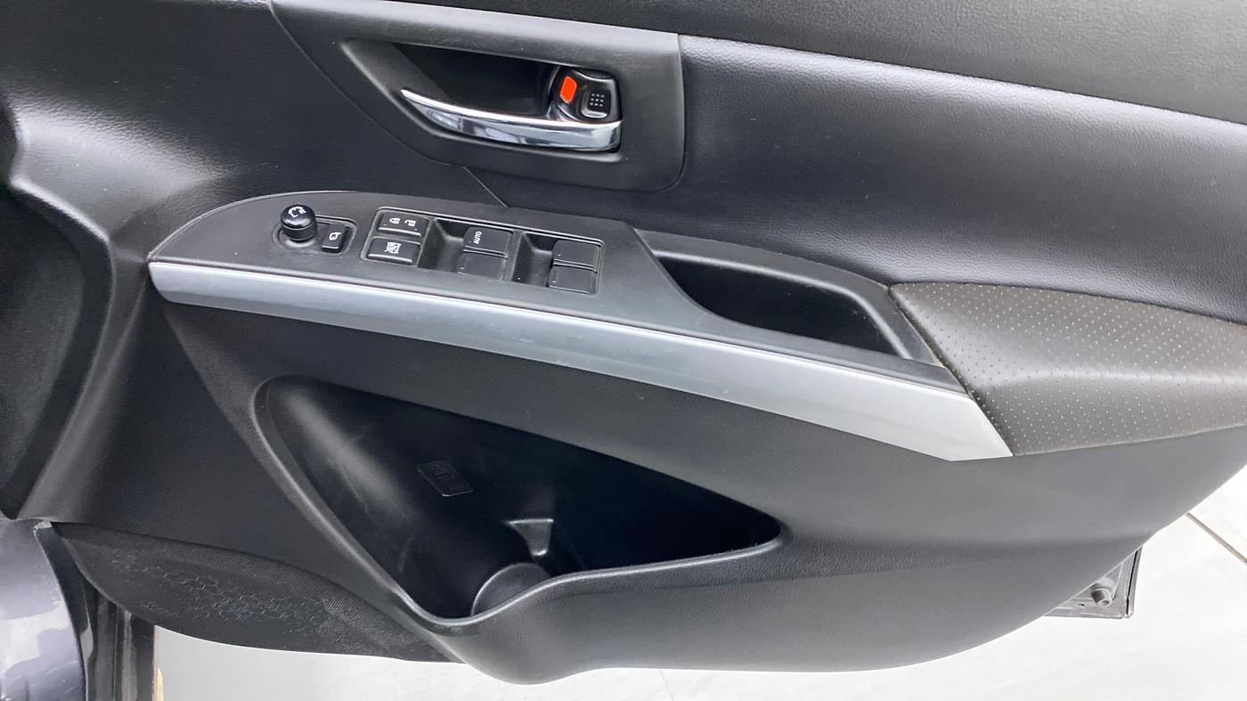 2020 Maruti S Cross ALPHA AT SMART HYBRID, Petrol, Automatic, 17,405 km, Driver Side Door Panels Control
