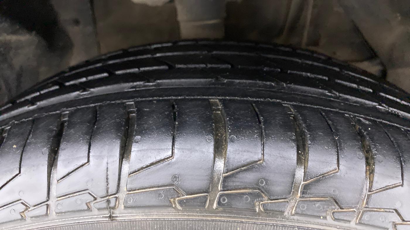 2020 Maruti S Cross ALPHA AT SMART HYBRID, Petrol, Automatic, 17,405 km, Right Front Tyre Tread