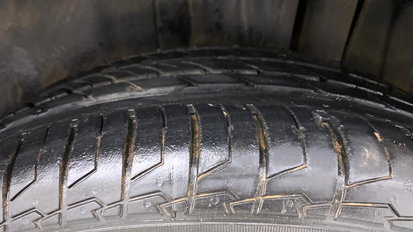 2020 Maruti S Cross ALPHA AT SMART HYBRID, Petrol, Automatic, 17,405 km, Left Rear Tyre Tread