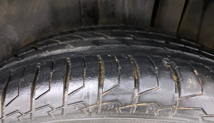 2020 Maruti S Cross ALPHA AT SMART HYBRID, Petrol, Automatic, 17,405 km, Left Rear Tyre Tread