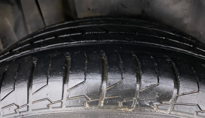 2020 Maruti S Cross ALPHA AT SMART HYBRID, Petrol, Automatic, 17,405 km, Right Rear Tyre Tread