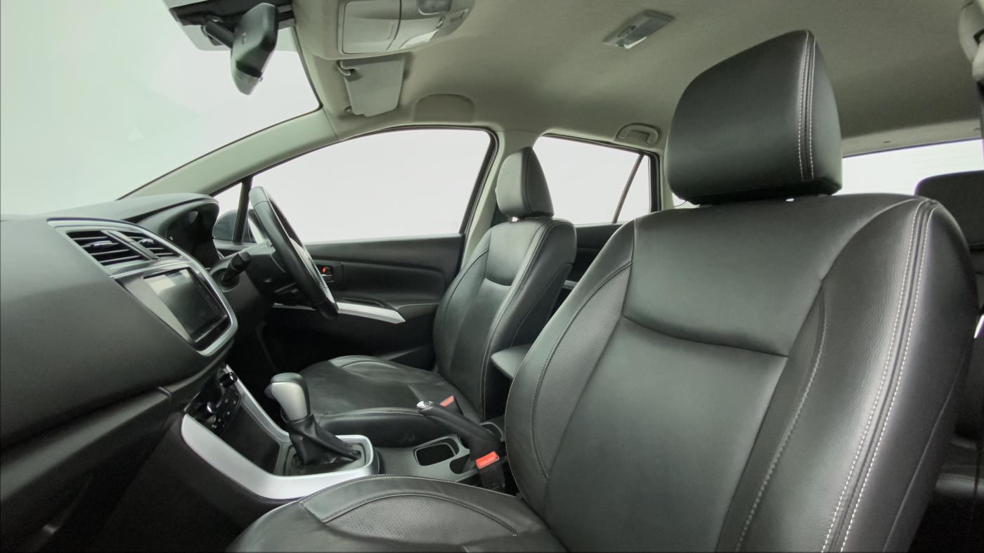 2020 Maruti S Cross ALPHA AT SMART HYBRID, Petrol, Automatic, 17,405 km, Right Side Front Door Cabin