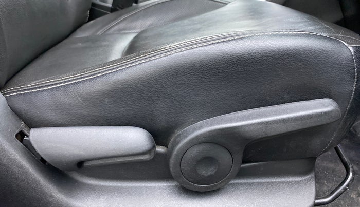 2020 Maruti S Cross ALPHA AT SMART HYBRID, Petrol, Automatic, 17,405 km, Driver Side Adjustment Panel