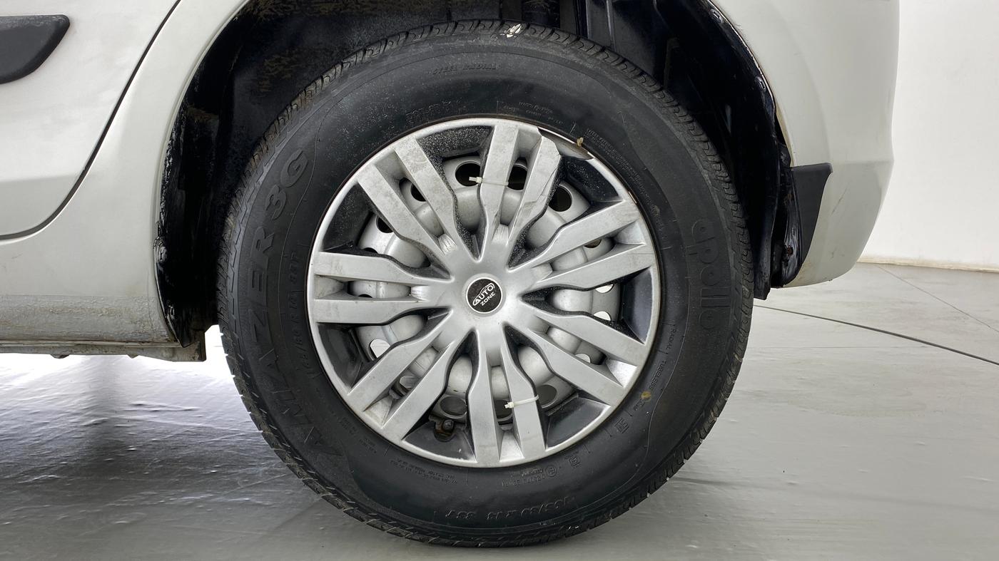 2015 Maruti Swift LXI (O), Petrol, Manual, 25,084 km, Left Rear Wheel