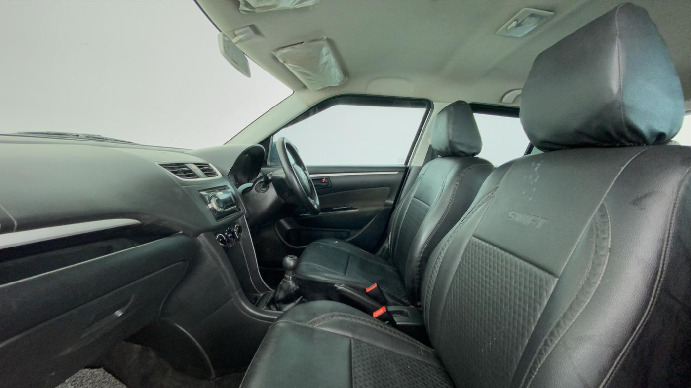 2015 Maruti Swift LXI (O), Petrol, Manual, 25,084 km, Right Side Front Door Cabin