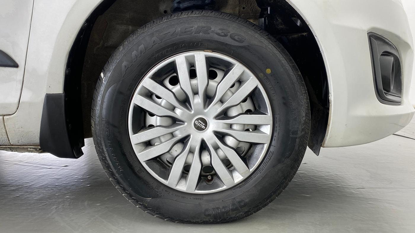 2015 Maruti Swift LXI (O), Petrol, Manual, 25,084 km, Right Front Wheel