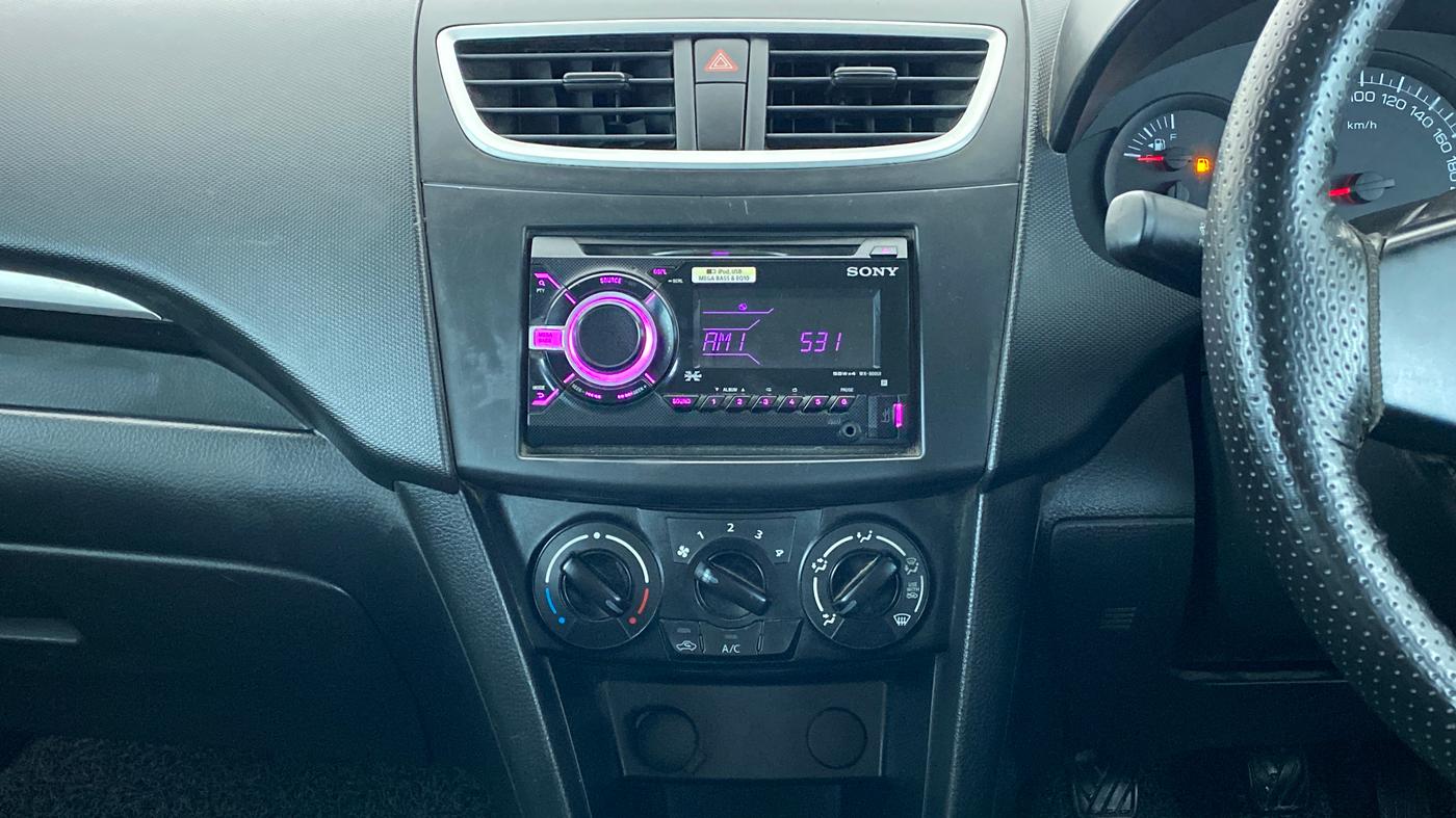 2015 Maruti Swift LXI (O), Petrol, Manual, 25,084 km, Air Conditioner