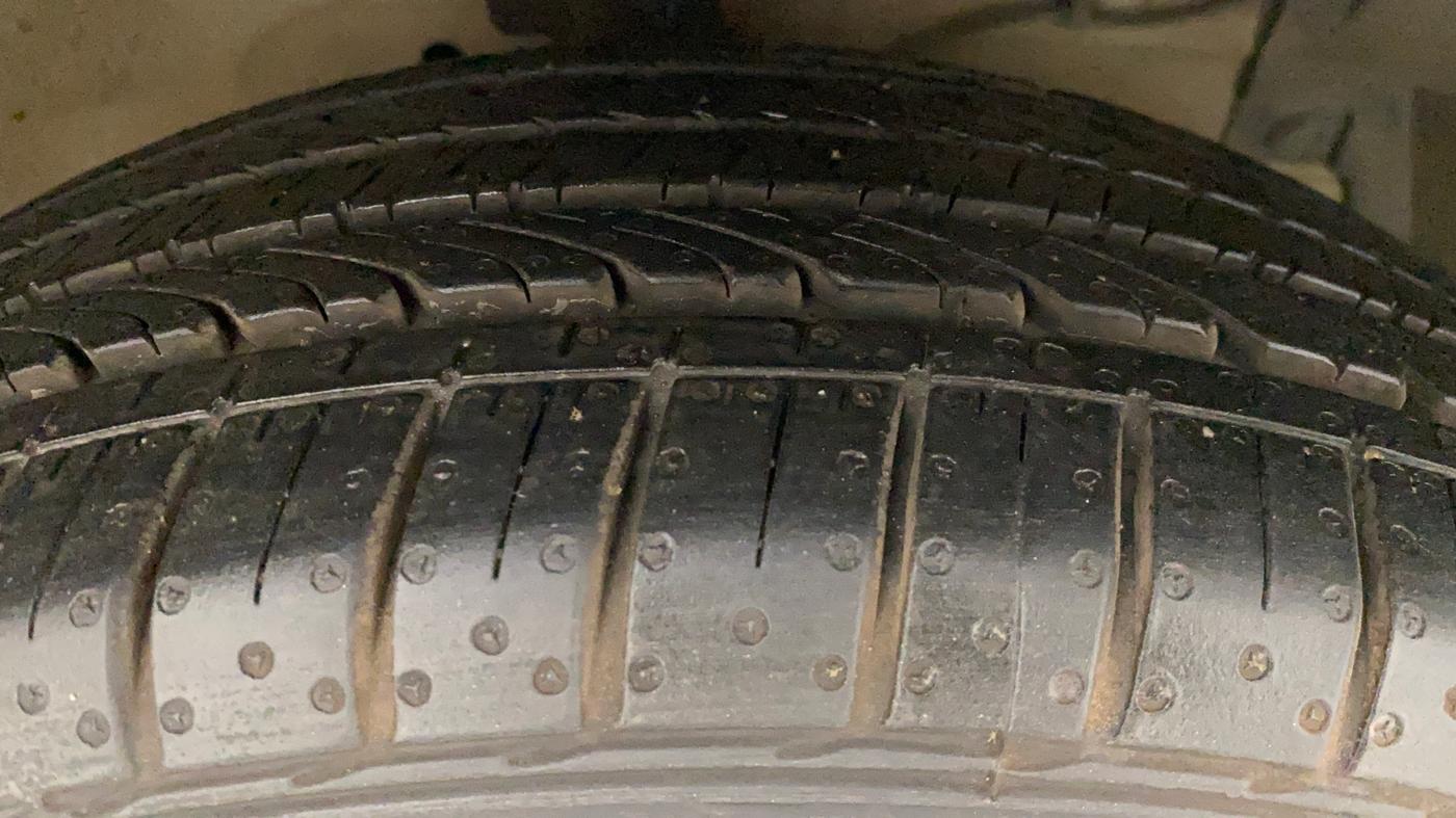 2018 Maruti Ciaz ALPHA 1.4 PETROL, Petrol, Manual, 49,559 km, Right Front Tyre Tread