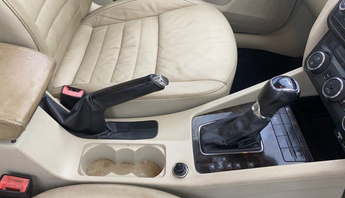 2013 Skoda Octavia ELEGANCE 2.0 TDI AT, Diesel, Automatic, 72,639 km, Gear Lever