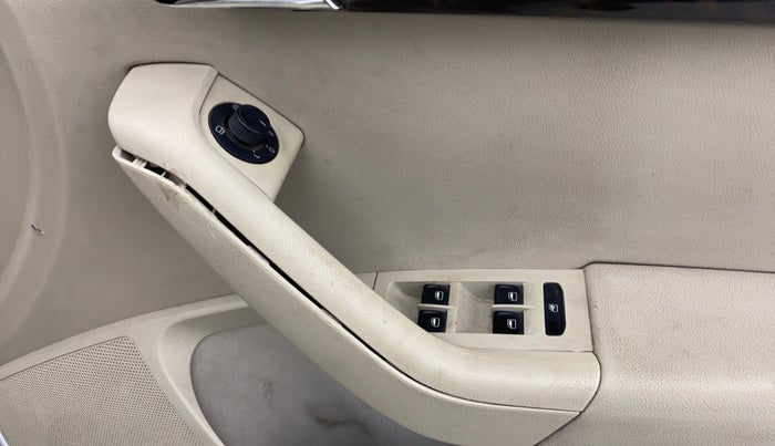 2013 Skoda Octavia ELEGANCE 2.0 TDI AT, Diesel, Automatic, 72,639 km, Driver Side Door Panels Control