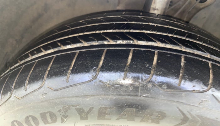 2013 Skoda Octavia ELEGANCE 2.0 TDI AT, Diesel, Automatic, 72,639 km, Left Front Tyre Tread