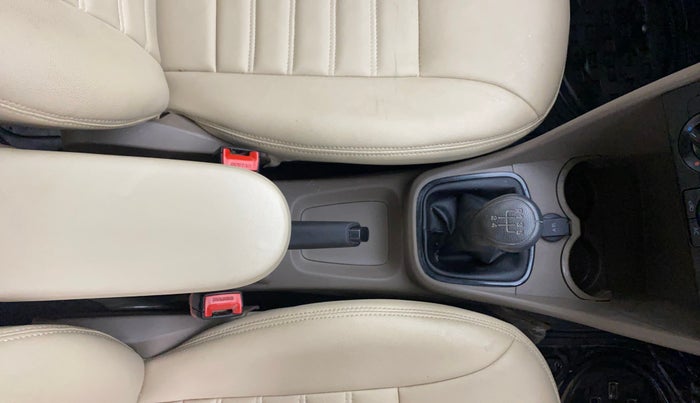 2013 Skoda Rapid 1.6 MPI ACTIVE, Petrol, Manual, 44,325 km, Gear Lever