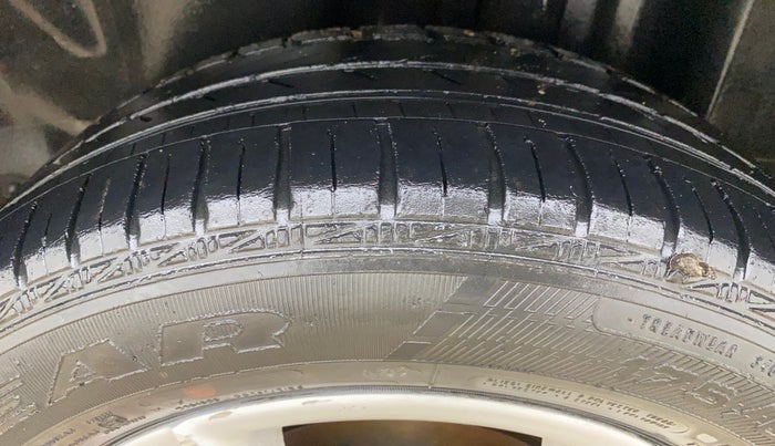 2013 Skoda Rapid 1.6 MPI ACTIVE, Petrol, Manual, 44,325 km, Left Rear Tyre Tread