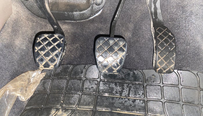 2013 Skoda Rapid 1.6 MPI ACTIVE, Petrol, Manual, 44,325 km, Pedals