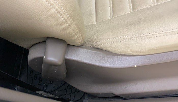 2013 Skoda Rapid 1.6 MPI ACTIVE, Petrol, Manual, 44,325 km, Driver Side Adjustment Panel