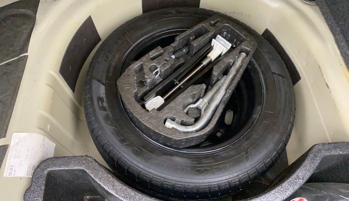 2013 Skoda Rapid 1.6 MPI ACTIVE, Petrol, Manual, 44,325 km, Spare Tyre