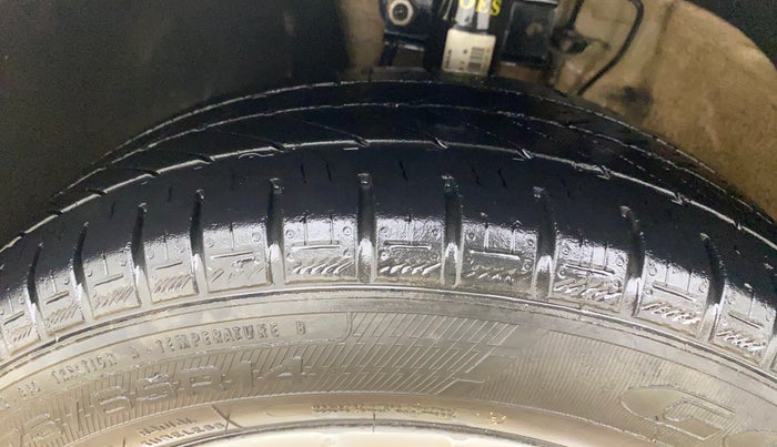 2013 Skoda Rapid 1.6 MPI ACTIVE, Petrol, Manual, 44,325 km, Left Front Tyre Tread