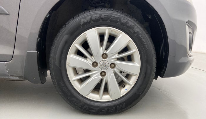 2015 Maruti Swift ZXI, Petrol, Manual, 1,19,106 km, Right Front Wheel